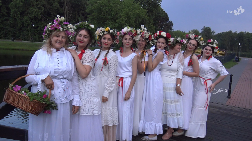 Aktorzy obchodzili noc świętojańską! Premiera sztuki już w środę [wideo, zdjęcia]