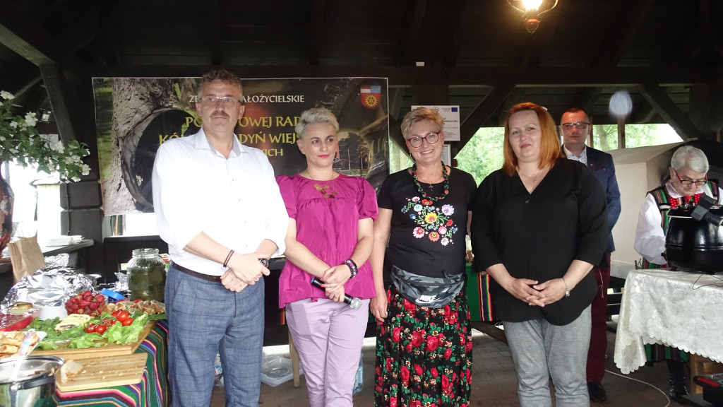 Smakołyki i wybory na zebraniu założycielskim Powiatowej Rady Kół Gospodyń Wiejskich [wideo, zdjęcia]
