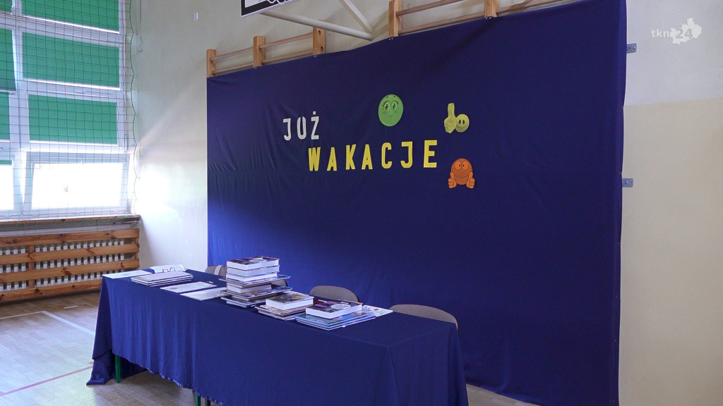 Uczniowie rozpoczęli wakacje! Zobaczcie zakończenia roku w czasie epidemii [wideo, zdjęcia]
