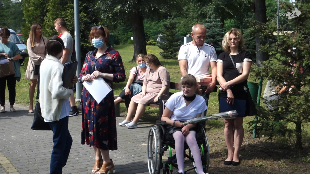 Uczniowie rozpoczęli wakacje! Zobaczcie zakończenia roku w czasie epidemii [wideo, zdjęcia]