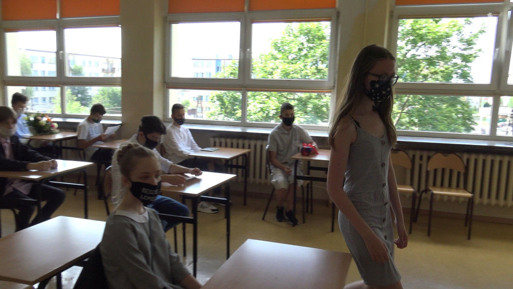 Uczniowie rozpoczęli wakacje! Zobaczcie zakończenia roku w czasie epidemii [wideo, zdjęcia]
