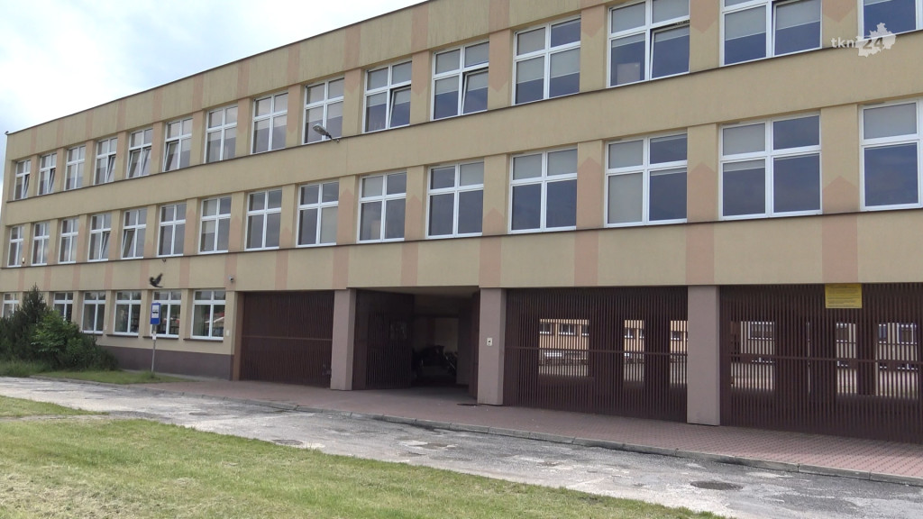 Biblioteka Publiczna w Końskich przenosi się do nowej siedziby [wideo, zdjęcia]