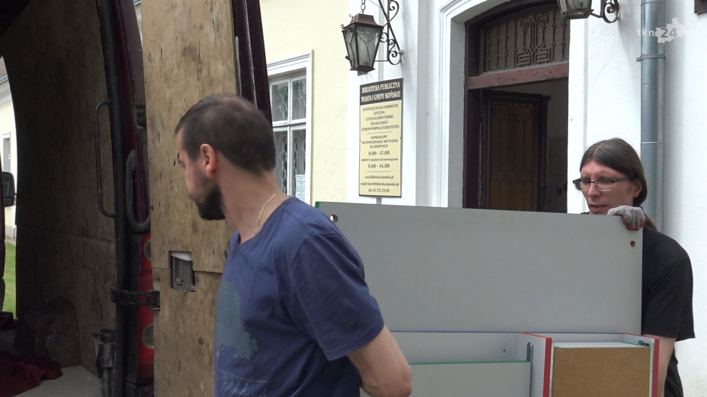 Biblioteka Publiczna w Końskich przenosi się do nowej siedziby [wideo, zdjęcia]