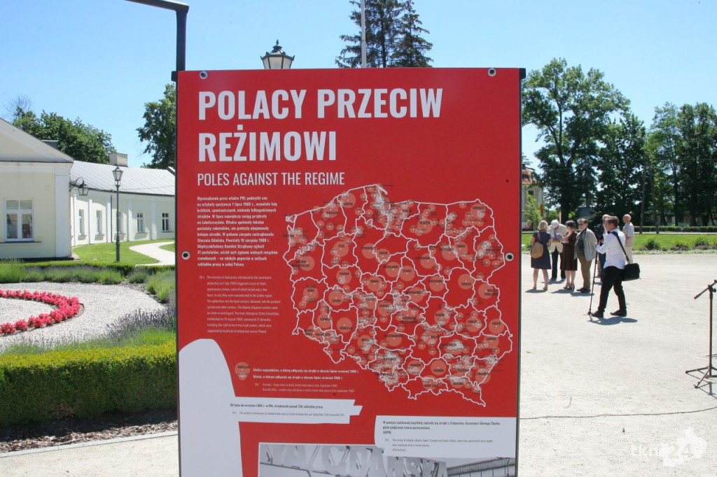 W Końskich otwarto wystawę o Solidarności [wideo, zdjęcia]