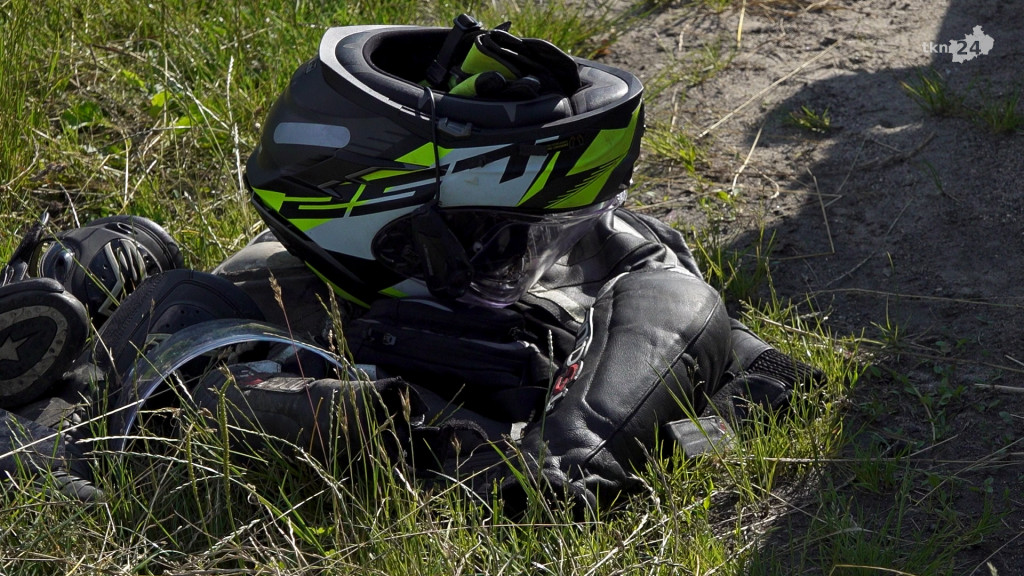 Piła: Motocyklista wpadł do stawu! [wideo, zdjęcia]