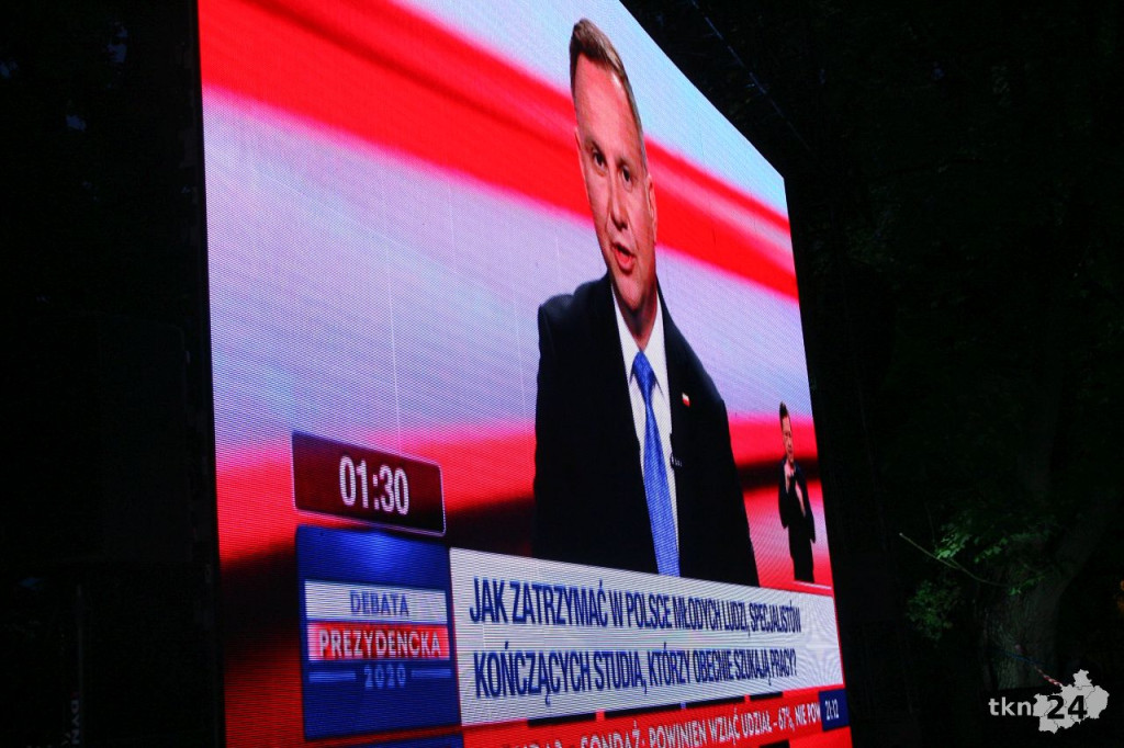 Debata i prezydent Duda w Końskich. Nie obyło się bez szarpaniny [wideo, zdjęcia]