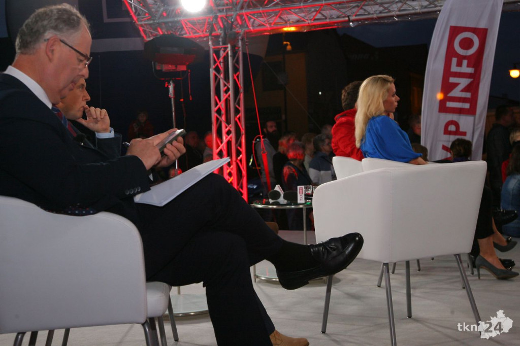 Debata i prezydent Duda w Końskich. Nie obyło się bez szarpaniny [wideo, zdjęcia]