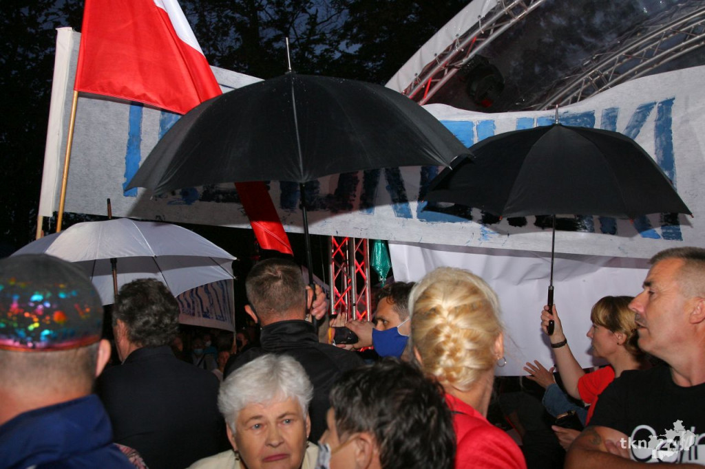 Debata i prezydent Duda w Końskich. Nie obyło się bez szarpaniny [wideo, zdjęcia]