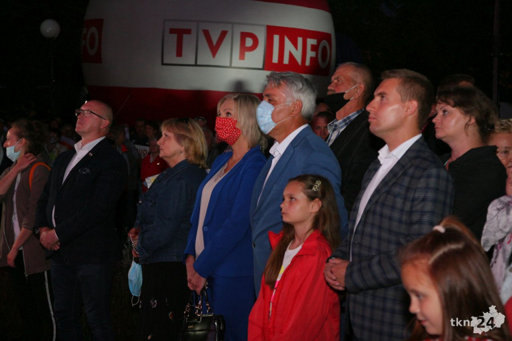 Debata i prezydent Duda w Końskich. Nie obyło się bez szarpaniny [wideo, zdjęcia]