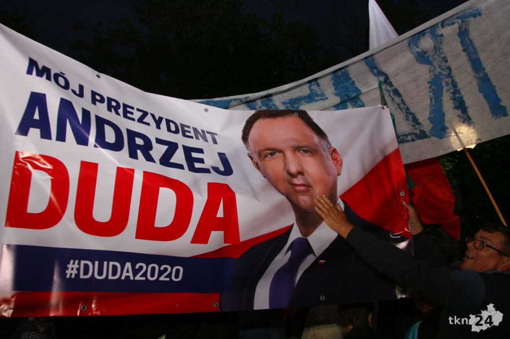 Debata i prezydent Duda w Końskich. Nie obyło się bez szarpaniny [wideo, zdjęcia]