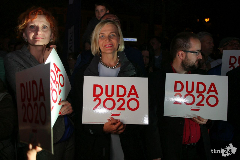 Debata i prezydent Duda w Końskich. Nie obyło się bez szarpaniny [wideo, zdjęcia]