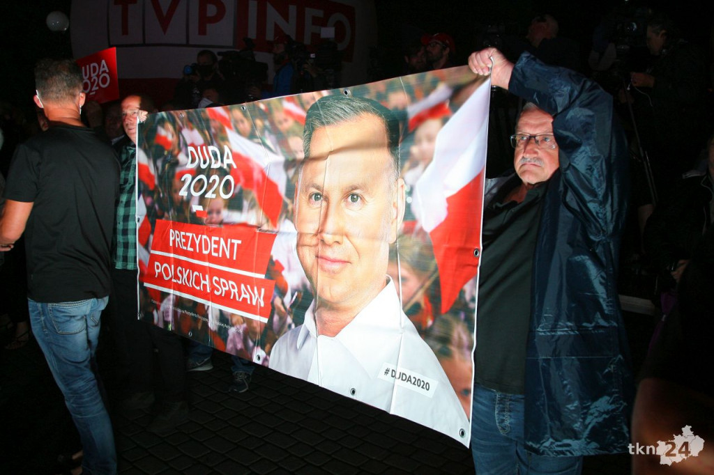 Debata i prezydent Duda w Końskich. Nie obyło się bez szarpaniny [wideo, zdjęcia]