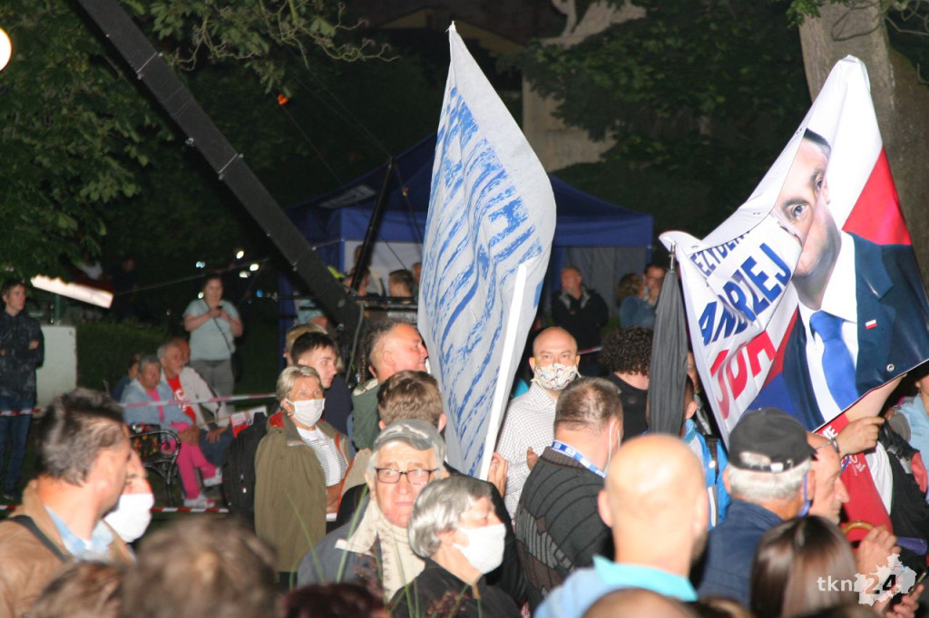 Debata i prezydent Duda w Końskich. Nie obyło się bez szarpaniny [wideo, zdjęcia]
