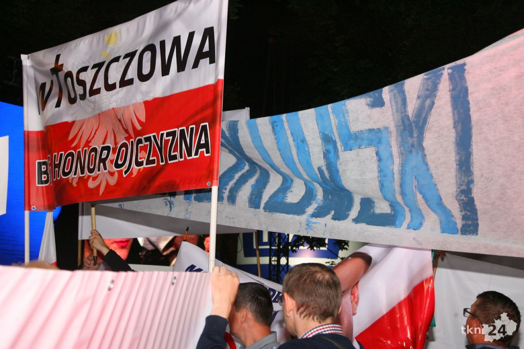 Debata i prezydent Duda w Końskich. Nie obyło się bez szarpaniny [wideo, zdjęcia]