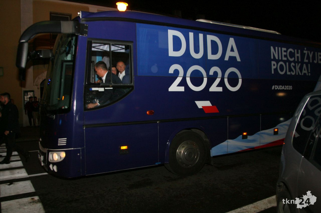 Debata i prezydent Duda w Końskich. Nie obyło się bez szarpaniny [wideo, zdjęcia]