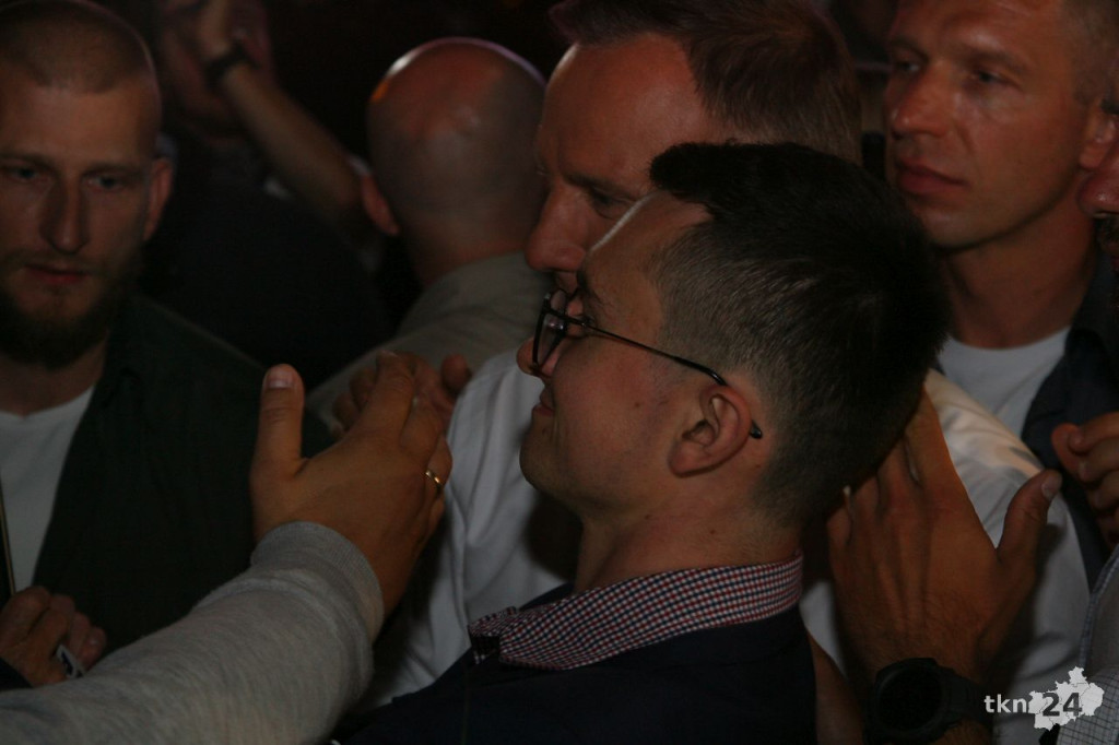 Debata i prezydent Duda w Końskich. Nie obyło się bez szarpaniny [wideo, zdjęcia]