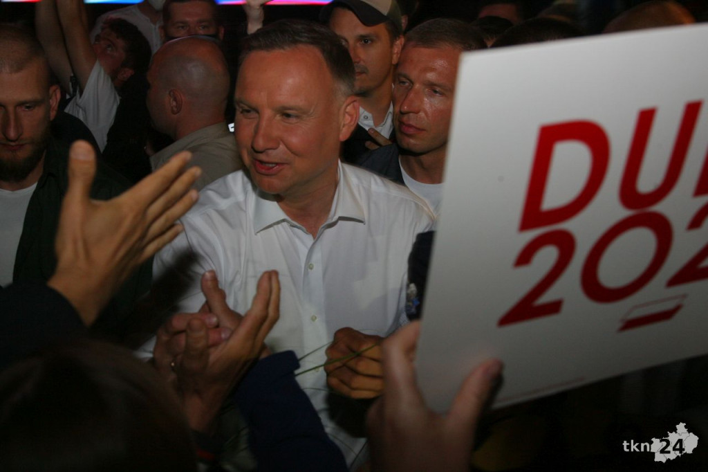 Debata i prezydent Duda w Końskich. Nie obyło się bez szarpaniny [wideo, zdjęcia]
