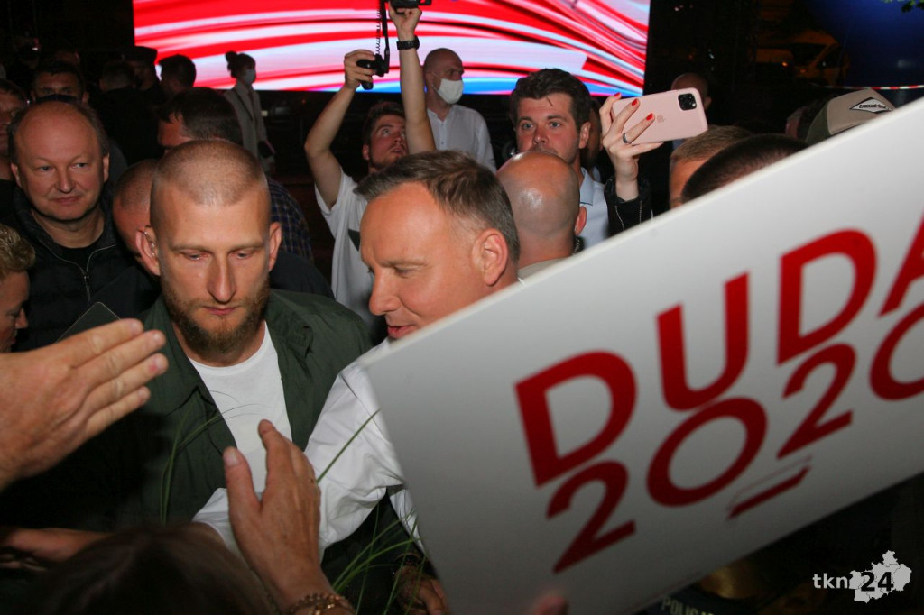 Debata i prezydent Duda w Końskich. Nie obyło się bez szarpaniny [wideo, zdjęcia]