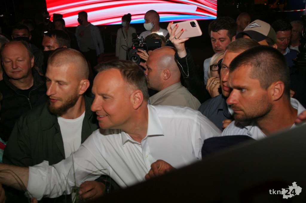 Debata i prezydent Duda w Końskich. Nie obyło się bez szarpaniny [wideo, zdjęcia]