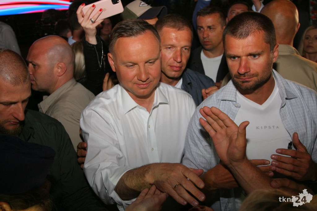 Debata i prezydent Duda w Końskich. Nie obyło się bez szarpaniny [wideo, zdjęcia]