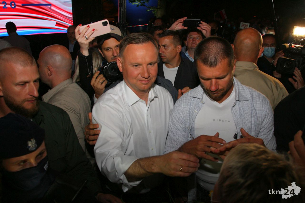 Debata i prezydent Duda w Końskich. Nie obyło się bez szarpaniny [wideo, zdjęcia]