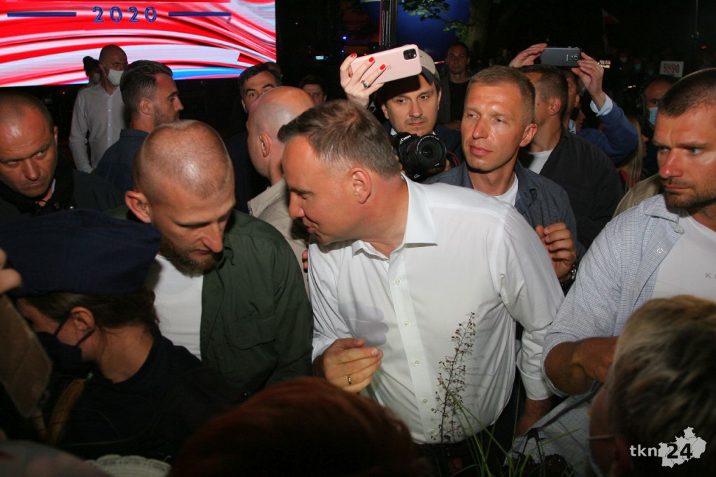 Debata i prezydent Duda w Końskich. Nie obyło się bez szarpaniny [wideo, zdjęcia]