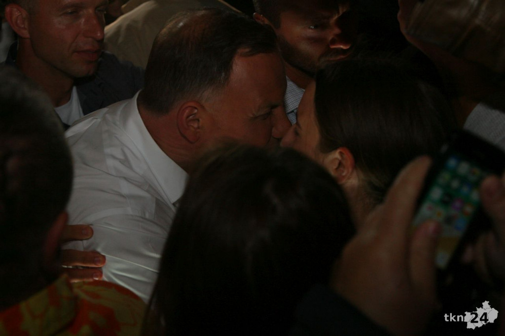 Debata i prezydent Duda w Końskich. Nie obyło się bez szarpaniny [wideo, zdjęcia]