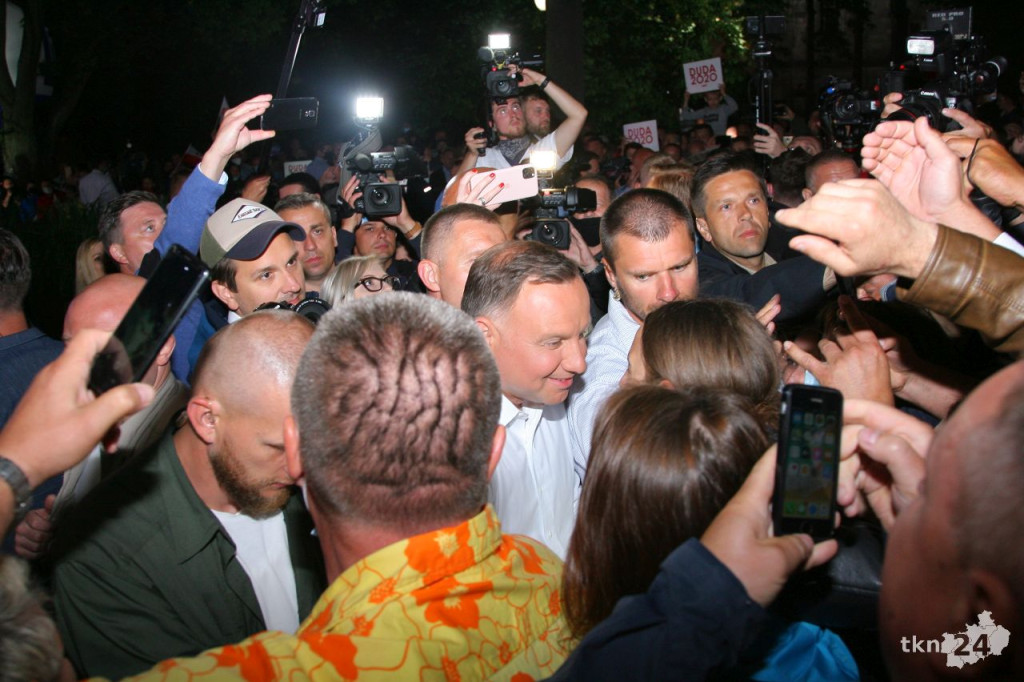 Debata i prezydent Duda w Końskich. Nie obyło się bez szarpaniny [wideo, zdjęcia]