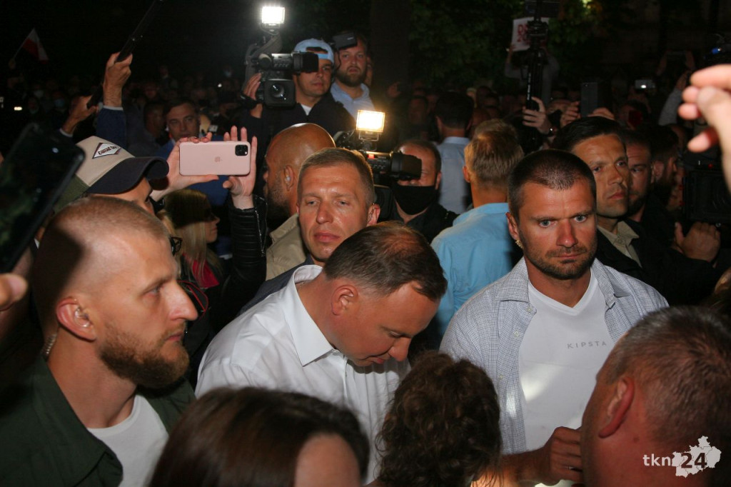Debata i prezydent Duda w Końskich. Nie obyło się bez szarpaniny [wideo, zdjęcia]