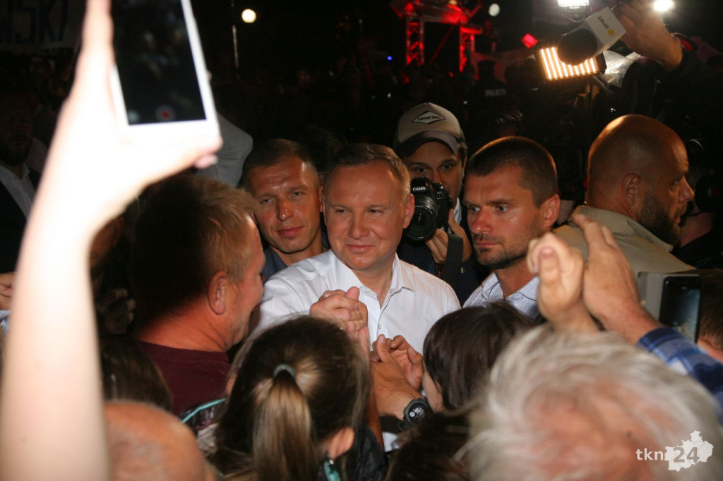 Debata i prezydent Duda w Końskich. Nie obyło się bez szarpaniny [wideo, zdjęcia]