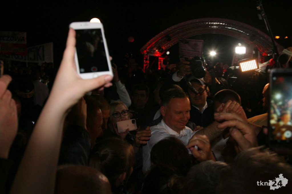 Debata i prezydent Duda w Końskich. Nie obyło się bez szarpaniny [wideo, zdjęcia]