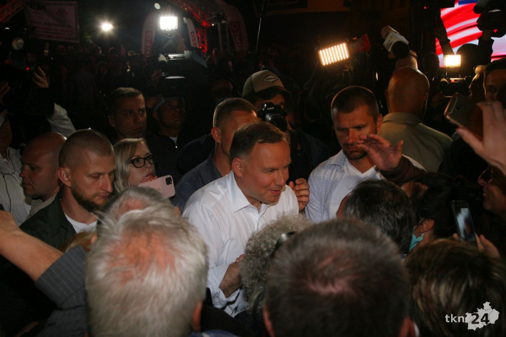 Debata i prezydent Duda w Końskich. Nie obyło się bez szarpaniny [wideo, zdjęcia]