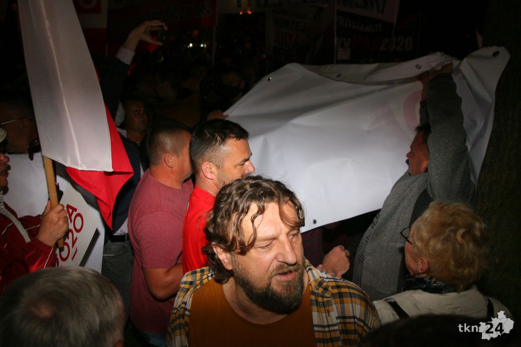Debata i prezydent Duda w Końskich. Nie obyło się bez szarpaniny [wideo, zdjęcia]
