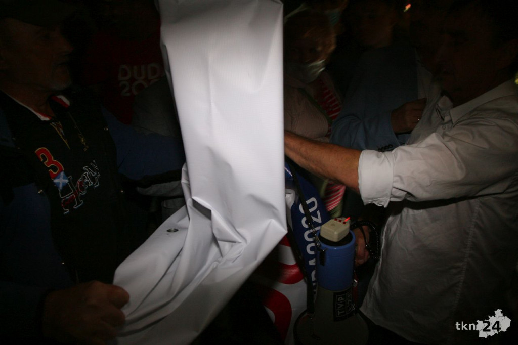 Debata i prezydent Duda w Końskich. Nie obyło się bez szarpaniny [wideo, zdjęcia]