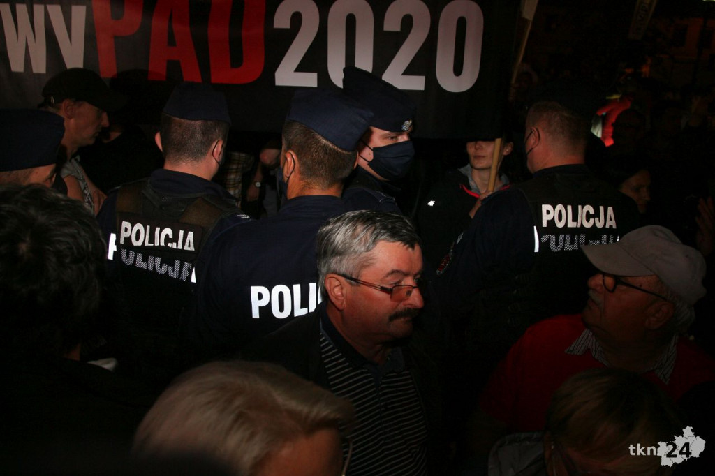 Debata i prezydent Duda w Końskich. Nie obyło się bez szarpaniny [wideo, zdjęcia]