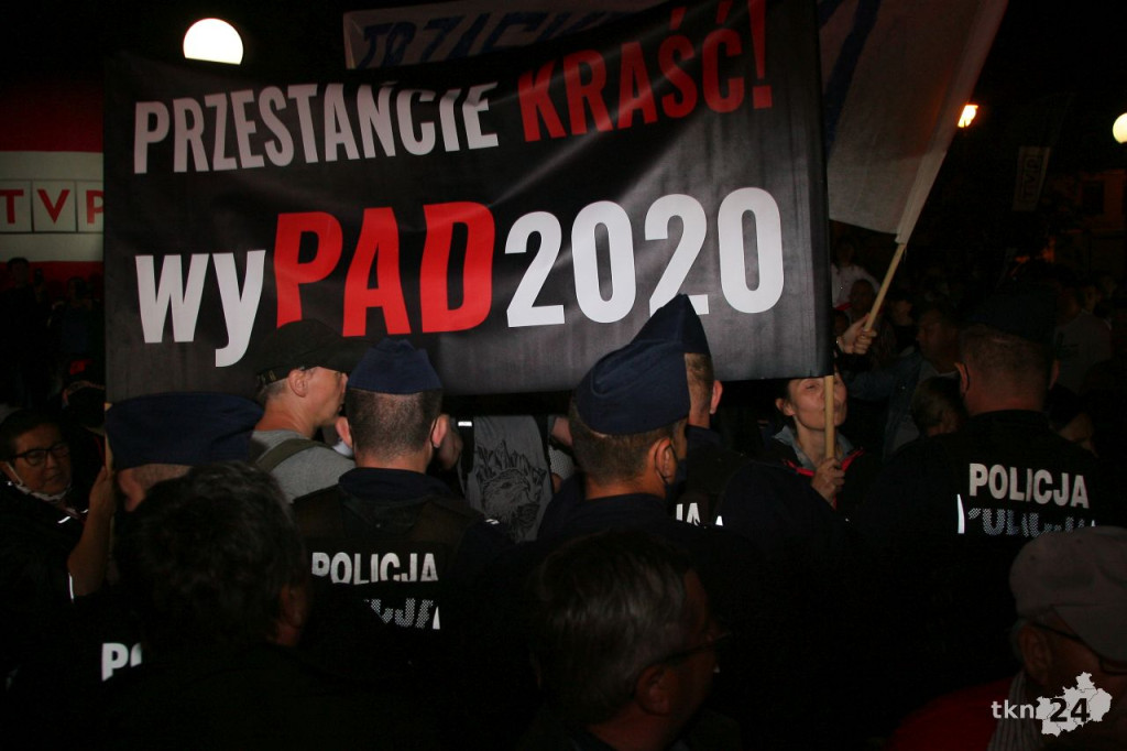 Debata i prezydent Duda w Końskich. Nie obyło się bez szarpaniny [wideo, zdjęcia]