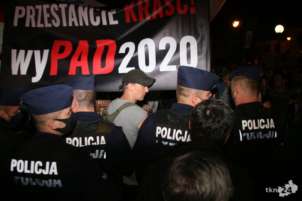 Debata i prezydent Duda w Końskich. Nie obyło się bez szarpaniny [wideo, zdjęcia]