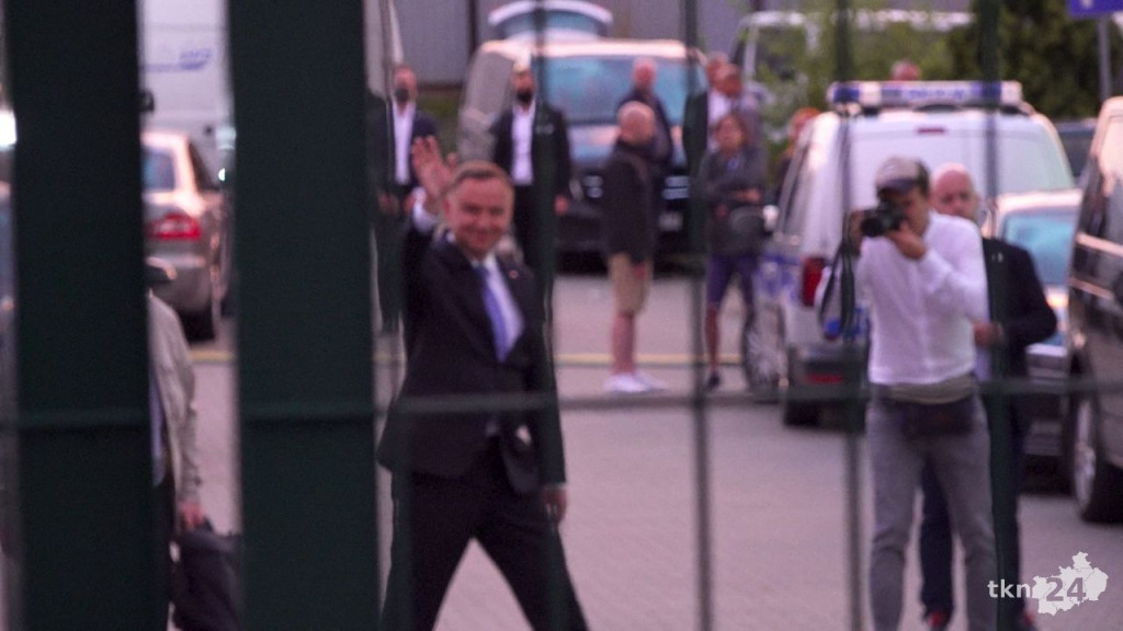 Debata i prezydent Duda w Końskich. Nie obyło się bez szarpaniny [wideo, zdjęcia]