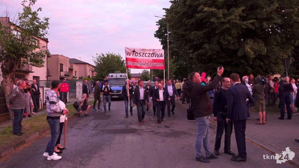 Debata i prezydent Duda w Końskich. Nie obyło się bez szarpaniny [wideo, zdjęcia]