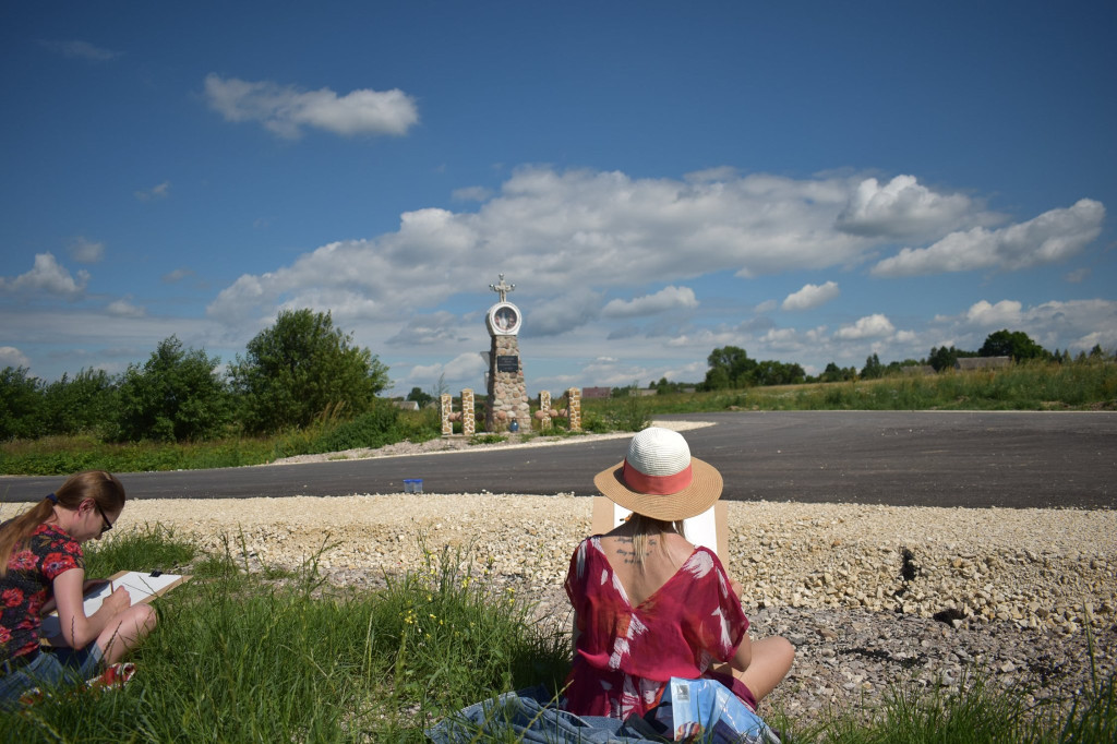 Spotkali się na plenerze malarskim w gminie Gowarczów [wideo, zdjęcia]