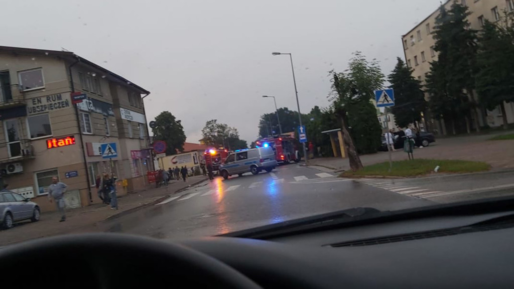 Pożar samochodu na ulicy Warszawskiej w Końskich [wideo, zdjęcia]
