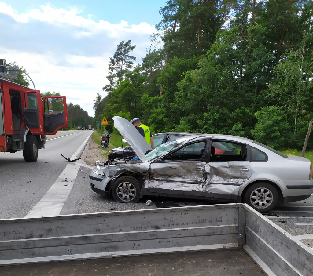 Wypadek z udziałem trzech pojazdów na krzyżówkach radoszyckich! [zdjęcia]