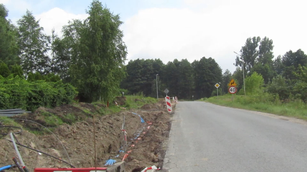 Nowa droga i miejsca postojowe między cmentarzem a Stadnicką Wolą [wideo, zdjęcia]