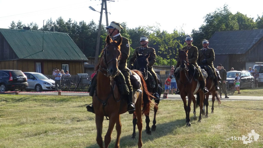 WIDEO: 100-lecie 27. Pułku Ułanów im. Króla Stefana Batorego. Obchody w Białym Ługu