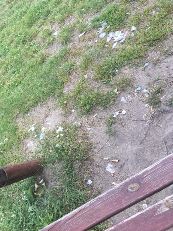Rodzice skarżą się na plac zabaw w Rogowie. Sołtys: wszyscy musimy wziąć za to odpowiedzialność [wideo, zdjęcia]