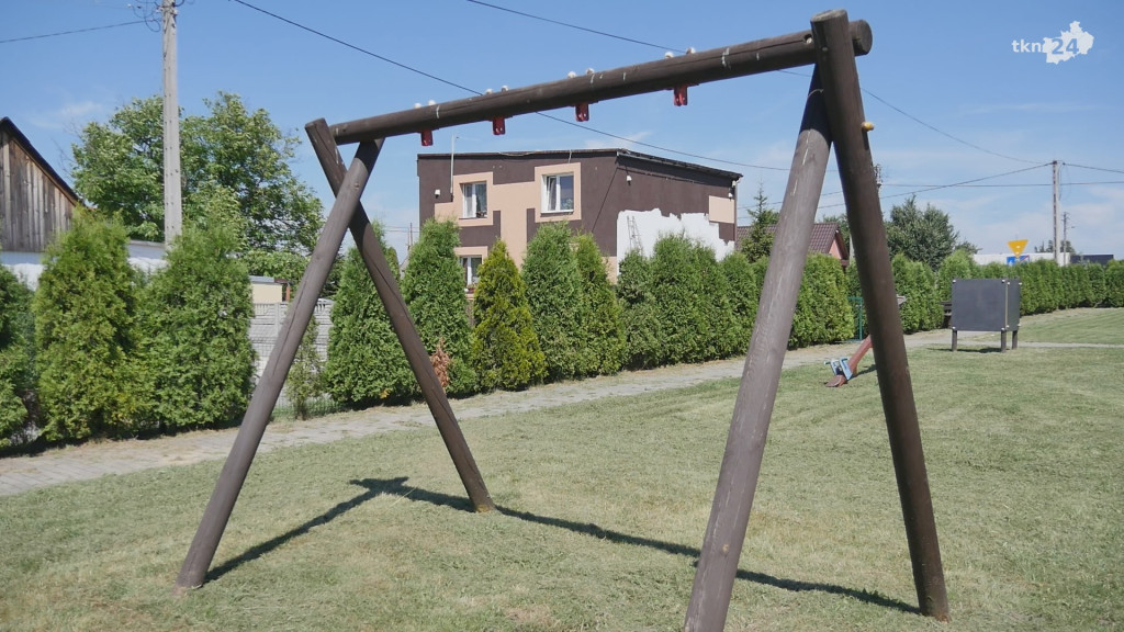Rodzice skarżą się na plac zabaw w Rogowie. Sołtys: wszyscy musimy wziąć za to odpowiedzialność [wideo, zdjęcia]
