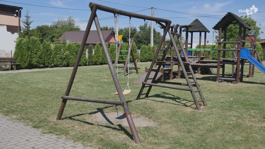 Rodzice skarżą się na plac zabaw w Rogowie. Sołtys: wszyscy musimy wziąć za to odpowiedzialność [wideo, zdjęcia]