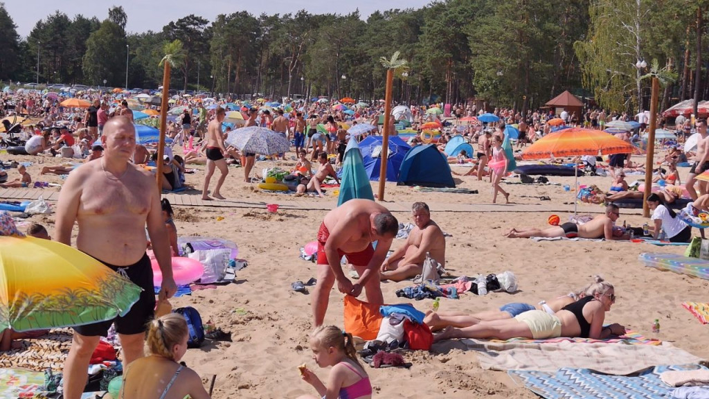 Tłumy w Sielpi. Zalew przyciąga ludzi z całej Polski! [zdjęcia]