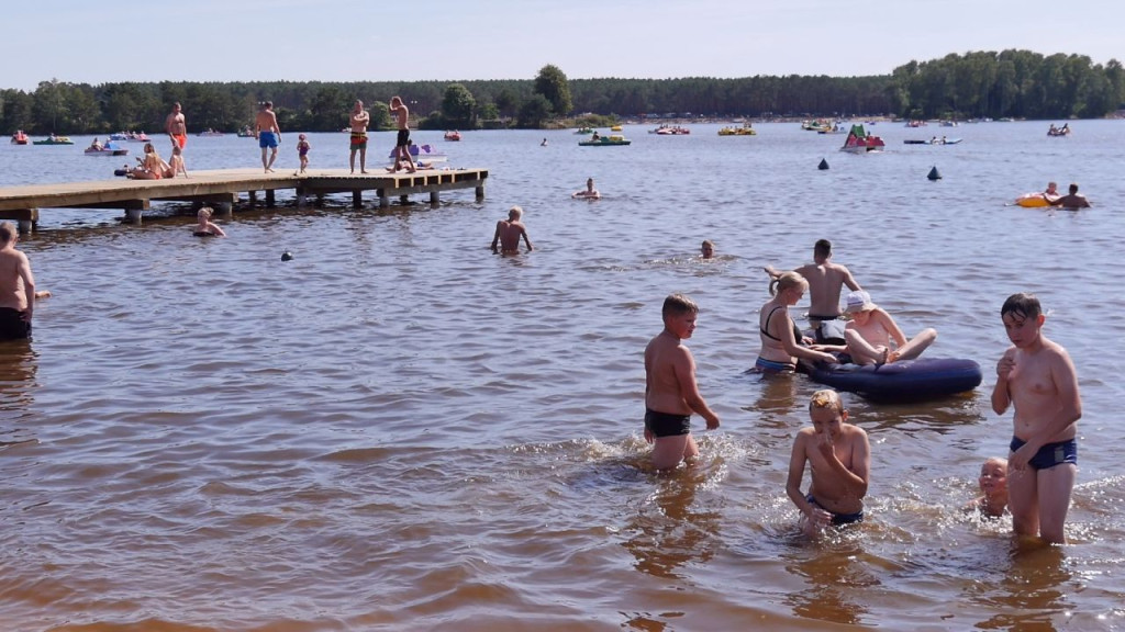Tłumy w Sielpi. Zalew przyciąga ludzi z całej Polski! [zdjęcia]