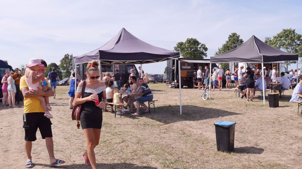 Foodtrucki nad zalewem Antoniów świetną atrakcją kulinarną! [wideo, zdjęcia]